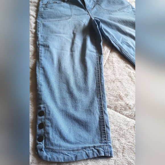 Style & Co jeans Capri. Size 8 - Picture 3 of 8